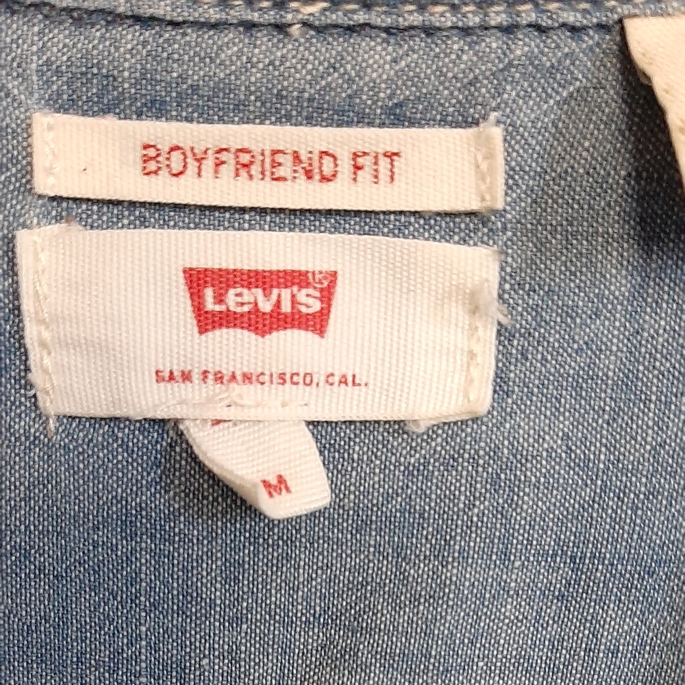 Levi's Boyfriend Button Down Shirt - Picture 3 of 3